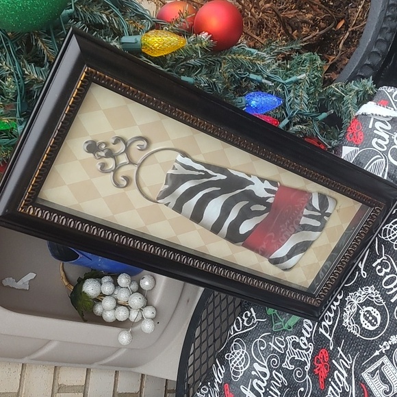 TOWEL/FRAMED - Picture 3 of 7